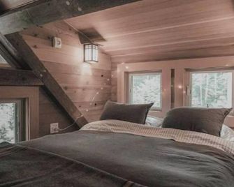 The Lodge @ SkyCamp: Cozy cabin with hot tub 15min from Stevens Pass - Skykomish - Bedroom