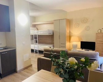 Apartamentos Nevada Mikka - El Pas de la Casa - Wohnzimmer