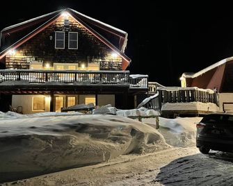 Spacious and Comfortable home. Sleeps 8. 6 bedrooms, 2 minutes to skiing - Dover - Bâtiment