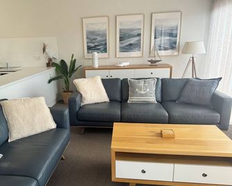 Bluewater Luxury Apartments - Merimbula - Phòng khách