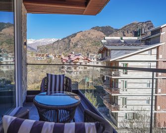 Carom Hotel Manali - Manali - Balkong