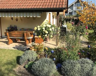 Comfortably Furnished Apartment In Pastetten District Erding - Erding - Patio