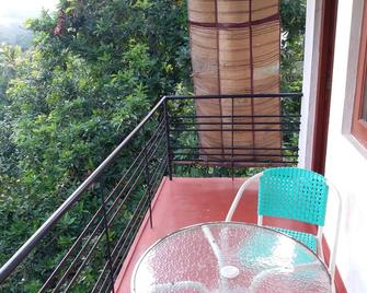 Villa 107 - קאנדי - מרפסת