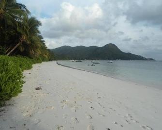 Studio Apartment - Angeline - Grand'Anse Praslin - Plage