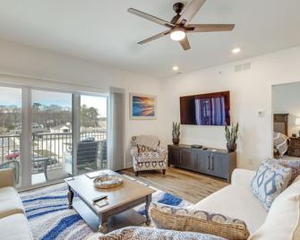 Bright Lewes Condo with Balcony, 7 Mi to Beach! - Lewes - Living room