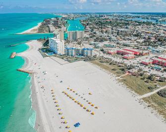 Beachfront living steps from the sand! - Saint Pete Beach - Beach