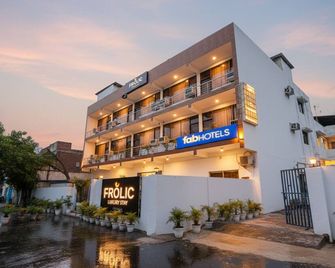 Fabhotel Frolic Luxury Stay - Noida - Gebäude