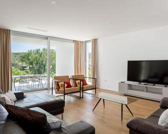 GuestReady - Exquisite villa w/ Pool & Parking - Alenquer - Sala de estar