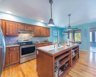 Hidden Haven: Seclusion on the Superior Shoreline - Newberry - Kitchen