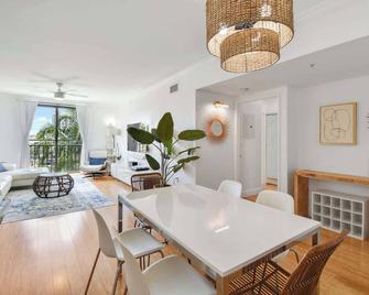 Palm Penthouse - Bright Designer Penthouse in the Heart of CityPlace - West Palm Beach - Ruang makan