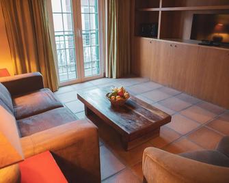 Apartamentos Turisticos Atlantida - Funchal - Living room