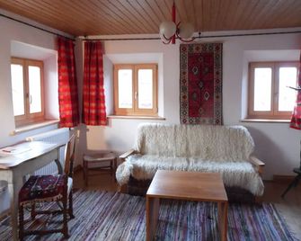Directly on Lake Chiemsee, fantastic sunsets, pure relaxation all year round - Chieming - Living room