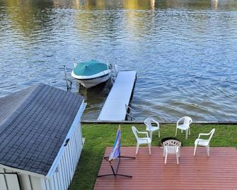 Cozy LakeFront Cottage on All-Sports Lake George - Lake - Patio