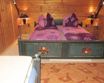 Holiday home with terrace in the Black Forest - Sankt Georgen im Schwarzwald - Slaapkamer