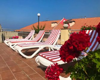 Hotel Dora - Levanto - Varanda