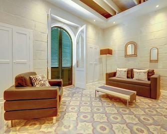 Central Family Apartment - La Valeta - Sala de estar