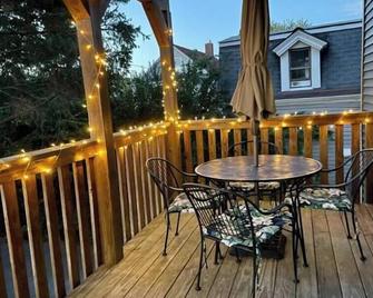 Beacon Bird's eye view! Close to Main St & Train - Beacon - Balcony