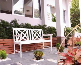 Lam Son Hotel - Vung Tau - Patio
