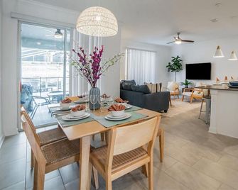 Stunning 4 Bed Townhome With Splash Pool-1160ks 4 Bedroom Townhouse - Davenport - Dining room