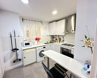 Habitaciones Mallorca - Barcelona - Kök