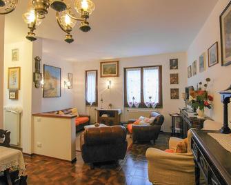 Cozy Home In Volegno With Kitchenette - Stazzema - Living room
