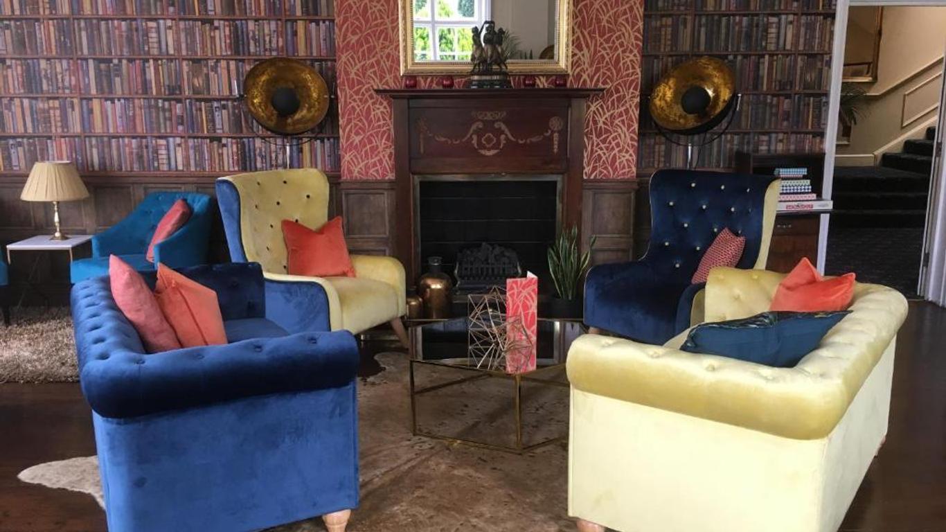 Virginia Court Hotel