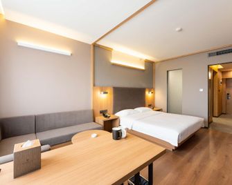 Zhongchen International Hotel - Dalian - Bedroom