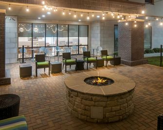 Home2 Suites By Hilton Dallas Grand Prairie - Grand Prairie - Gebäude