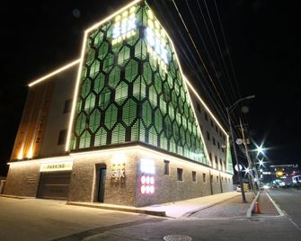 Yeongduk Six Hotel - Yeongdeok - Edificio
