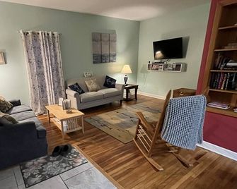 Fishing, Wineries, Beaches- Oh My! Near the Historic Ashtabula Harbor. - Ashtabula - Sala de estar