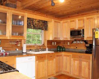 Mountain Magic cabin with long-range mountain views. Optional ATV guided tours. - Dillsboro - Kitchen