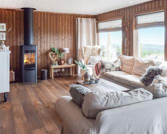 Nice Home In Sjusjen With 4 Bedrooms And Wifi - Sjusjøen - Living room