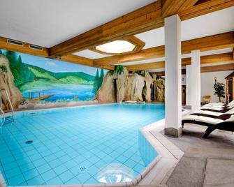 Holzschuhs Schwarzwaldhotel - Baiersbronn - Πισίνα