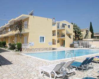 Lemon Grove Hotel and Studios - Kavos - Piscina