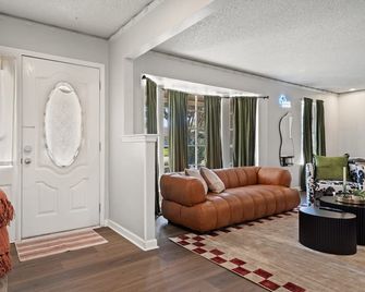 4bd Near Airport & Downtown - Volleyball - Games - Ірвінг - Вітальня