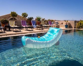  Beautiful Stone Villa With Magnificent Private Pool and Sea View in Cesme - Ovacik - Pool