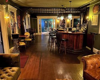 Gifford House - Provincetown - Bar