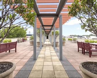 نيسوتو تشيبندايل - سيدني - شرفة مرصوفة