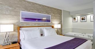 Holiday Inn Express Kamloops - Kamloops - Bedroom