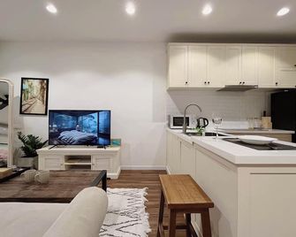 Pin Gem Free Laundry - Ho Chi Minh City - Kitchen