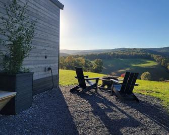 Tiny Escape w/ dry sauna & mountain views - Lost River - Patio