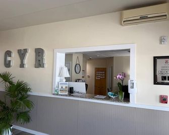 Courtyard by EVRentals - Hyannis - Recepción