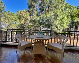 Whispering Winds Villa - 格紹利 - 陽台
