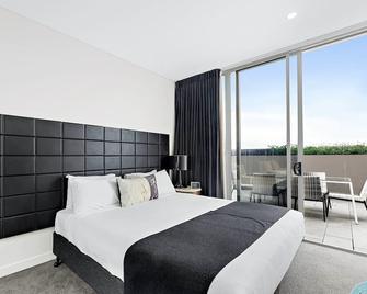 2 Beds Luxury Apartment In The Heart Of - Chatswood - Bedroom