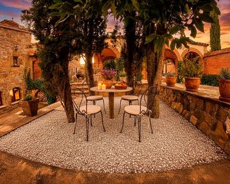 Fortaleza Medieval La Manyosa - Granera - Patio