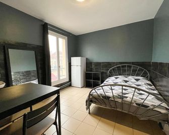 07 - Chambre Proche Paris Et Transports Avec Tv Wifi - Saint-Denis - Bedroom