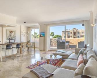 Corner apartment with 2 bedrooms. - Elviria - Phòng khách
