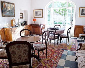 House with swimming pool, in the heart of the village of Rochegude - Rochegude - Sala de estar