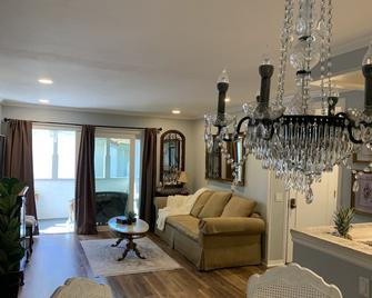 Casa La Paz - Laguna Niguel - Living room