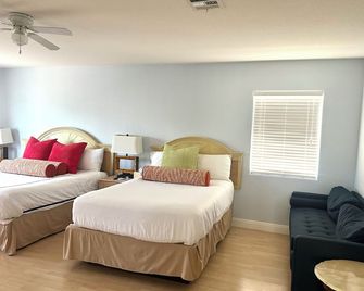 County Licensed STR! Comfortable, spacious home 15 minutes to The Strip - Spring Valley - Sypialnia